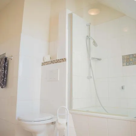 Inselblume 63 - In Ruhiger Lage, Mit Balkon Dom wakacyjny *